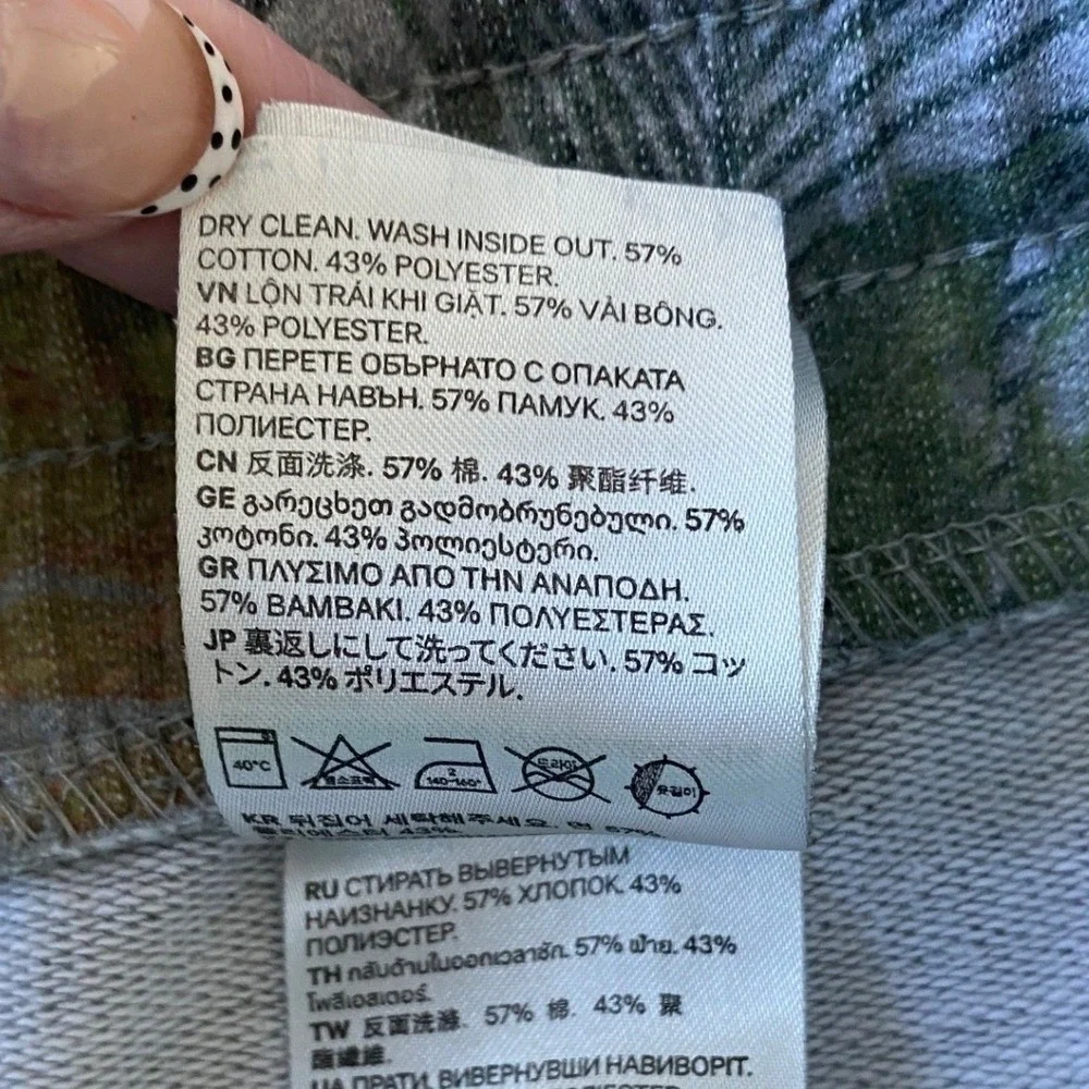 HM‎ Divided Mens Tropical Floral Sweat Shorts Gray Green Purple Raw Hem Size M